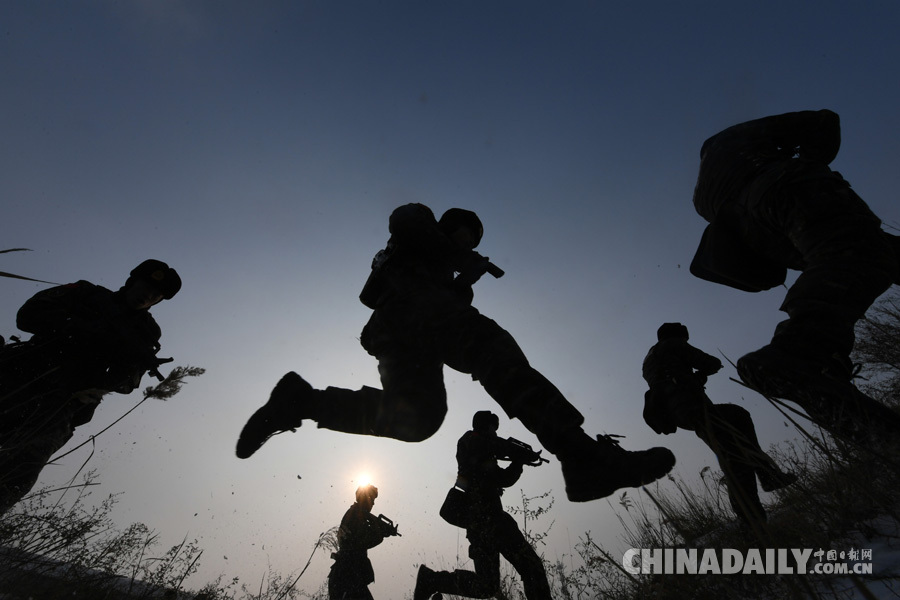 备战踏上新起点，练兵展现新气象——2018中国军队新年开训全景大扫描