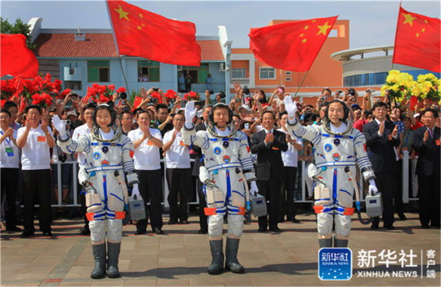筑梦九天写忠诚——记英雄的中国航天员群体