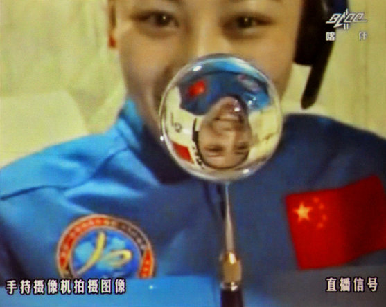 【飞天时代楷模】“太空讲师”王亚平：家住“樱桃镇” 归零再出发