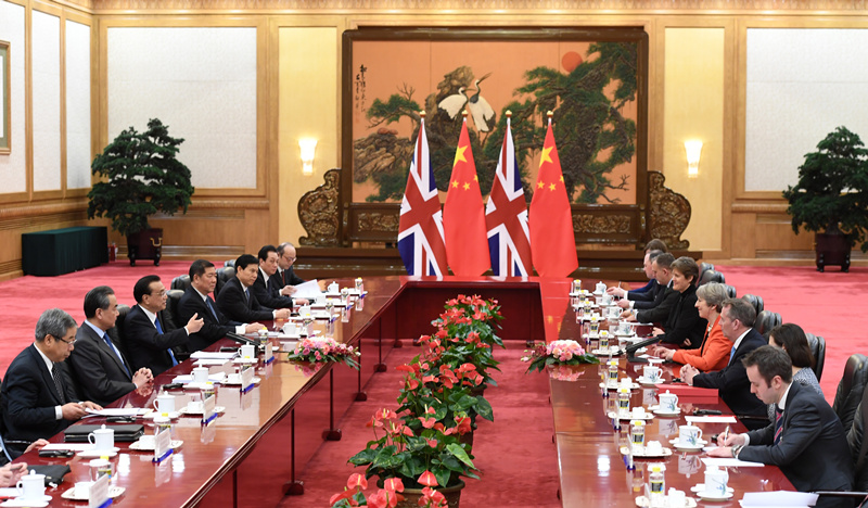 李克强同特雷莎·梅举行中英总理年度会晤并共同会见记者