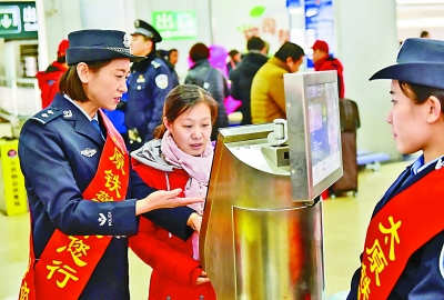 刷脸进站 在线点餐 站内导航 铁路春运今年很“智能”