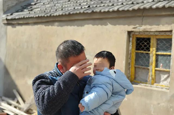 600里的离监探亲路，他用心走了好多年…