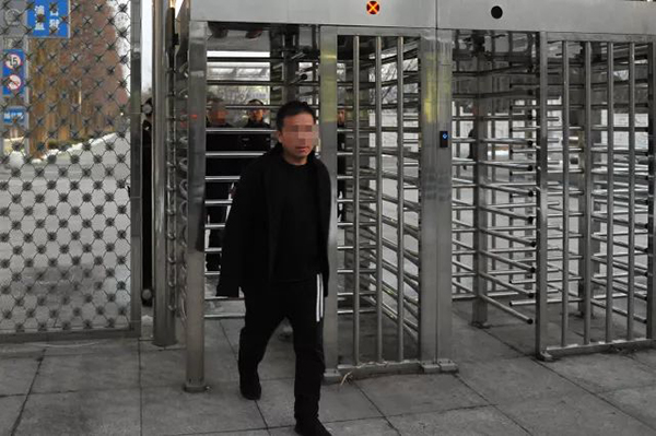 600里的离监探亲路，他用心走了好多年…
