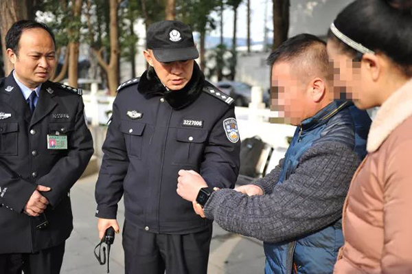 600里的离监探亲路，他用心走了好多年…