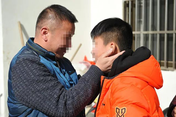 600里的离监探亲路，他用心走了好多年…