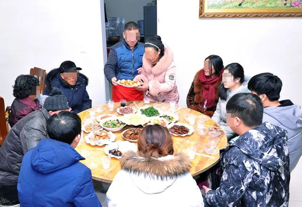 600里的离监探亲路，他用心走了好多年…