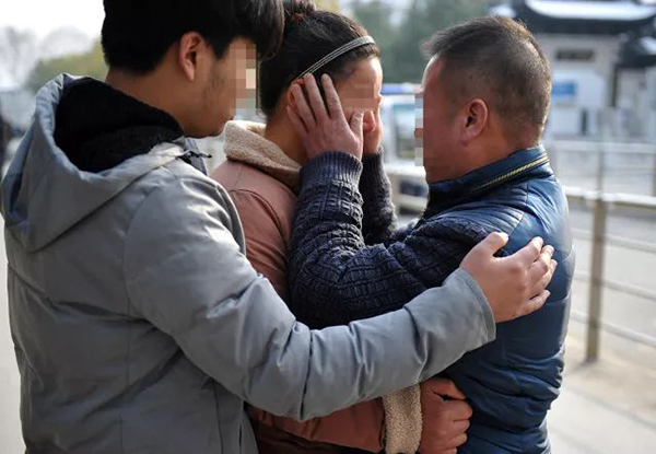 600里的离监探亲路，他用心走了好多年…
