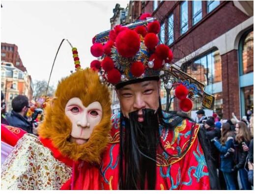 外国人过中国年有多拼？他们的包饺子神器让人笑cry