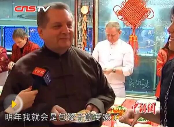 外国人过中国年有多拼？他们的包饺子神器让人笑cry