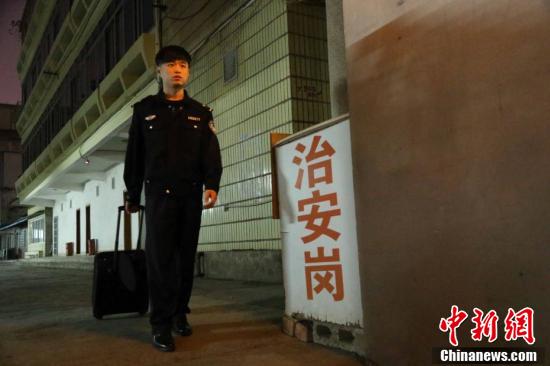 “铁警二代”的平凡春运