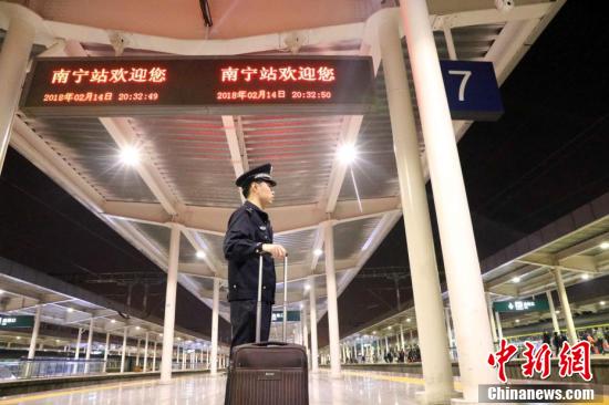 “铁警二代”的平凡春运