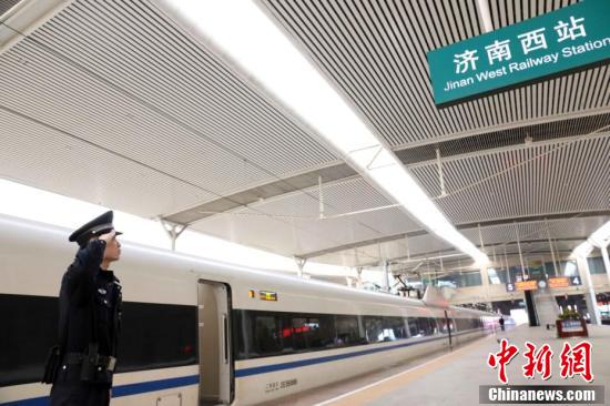 “铁警二代”的平凡春运