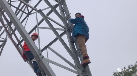 爬山、登塔、走钢丝，围观电网高空守护者的特殊技能！