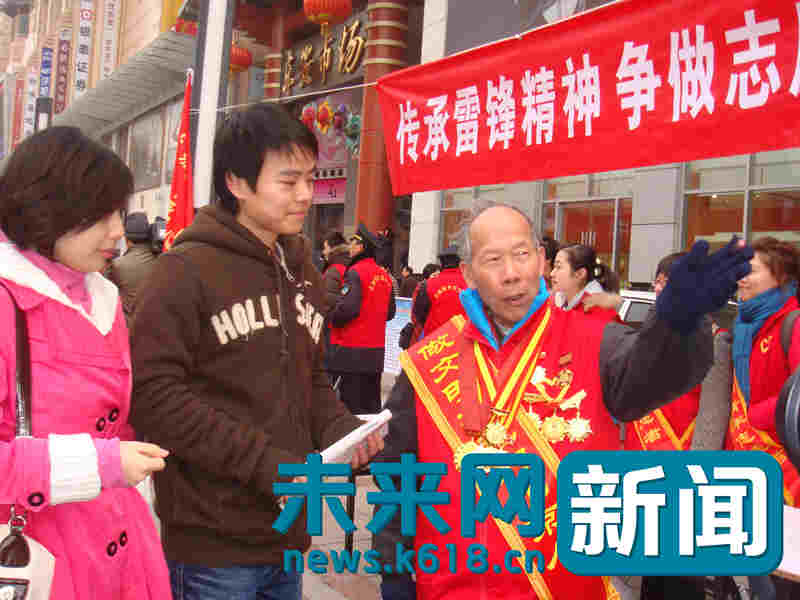 【中国梦·践行者】87岁老党员义务指路十七载 