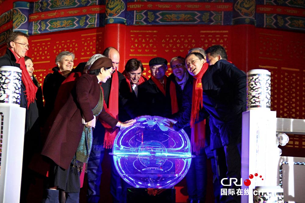 “欧洲心脏”被中国大型花灯点亮 中欧文化交相辉映
