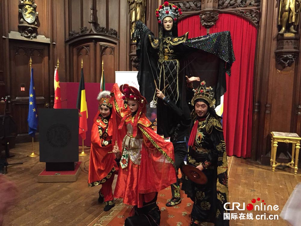 “欧洲心脏”被中国大型花灯点亮 中欧文化交相辉映