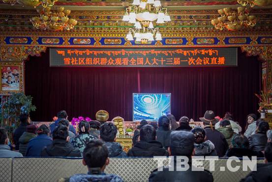 新时代 新西藏 新期盼——拉萨市民收看“两会”直播
