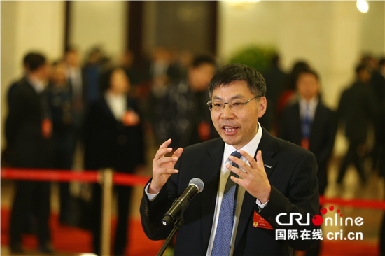 多位全国人大代表表示中国制造业正借助智能和信息技术提升质量