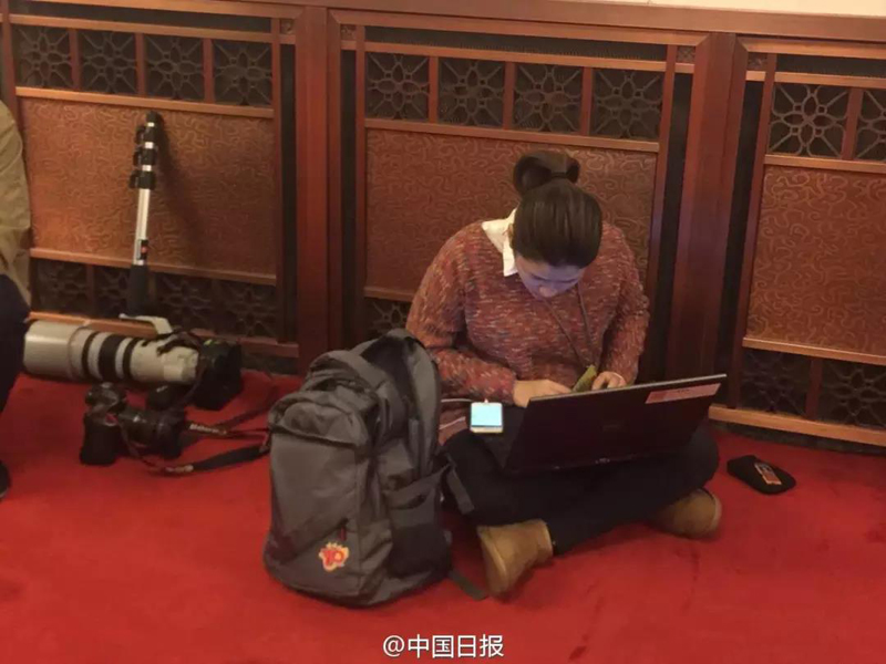 两会记者风采：向世界报道中国