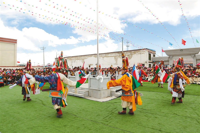 西藏各族干部群众隆重纪念西藏百万农奴解放59周年剪影