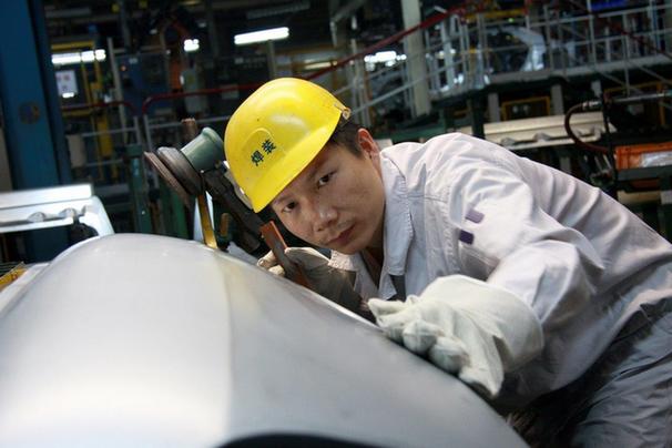 “钣金工”杨祉刚：我有创新技能，焊接“汽车强国”