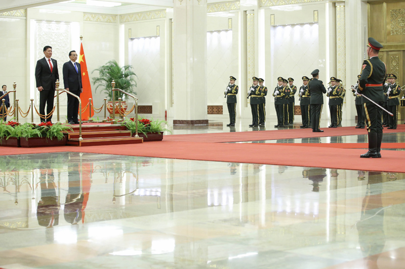 李克强举行仪式欢迎蒙古国总理呼日勒苏赫访华