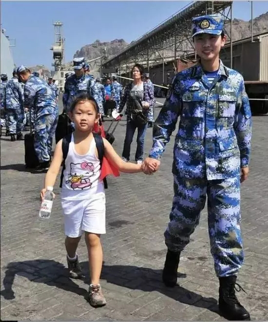 中国海军，生日快乐！