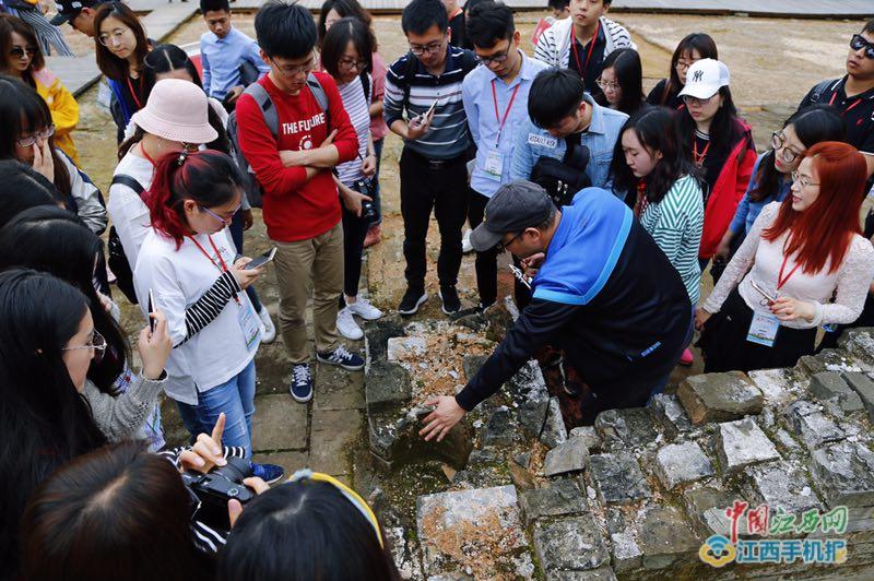 “第四届全国融媒体看江西”采访团探访鹰潭 参观大上清宫遗址