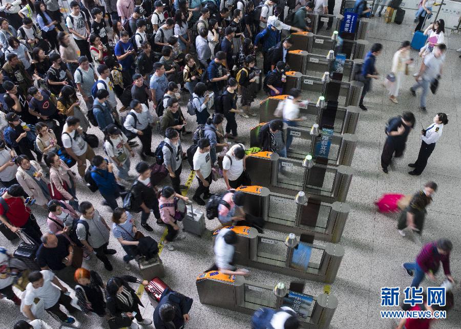 旅游消费旺盛 铁路客流持续高位——“五一”小长假盘点