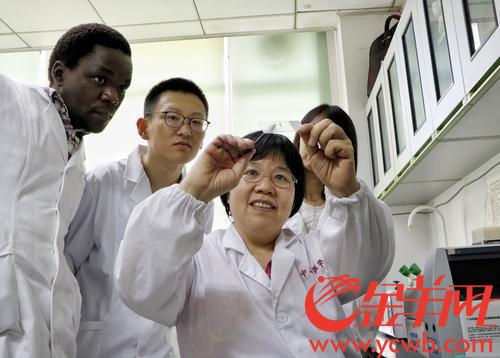【中国梦·践行者】把留学生当成孩子 她让中国医学教育走向世界