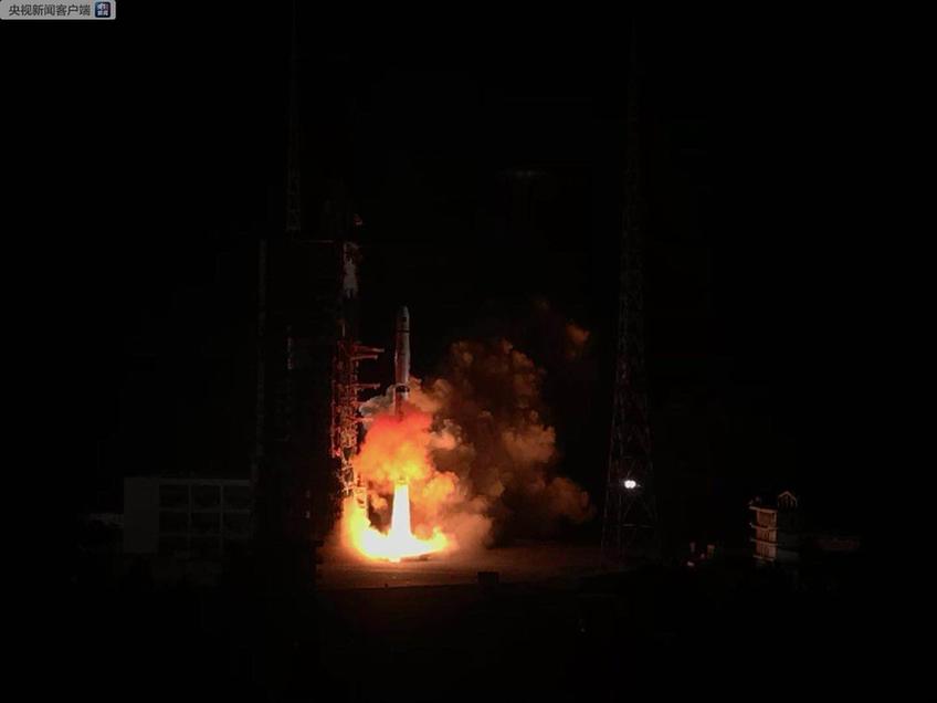 嫦娥四号任务中继星成功发射 将搭建地月“鹊桥”