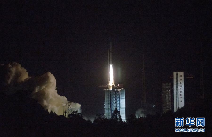 嫦娥四号中继星成功发射 将搭建地月“鹊桥”