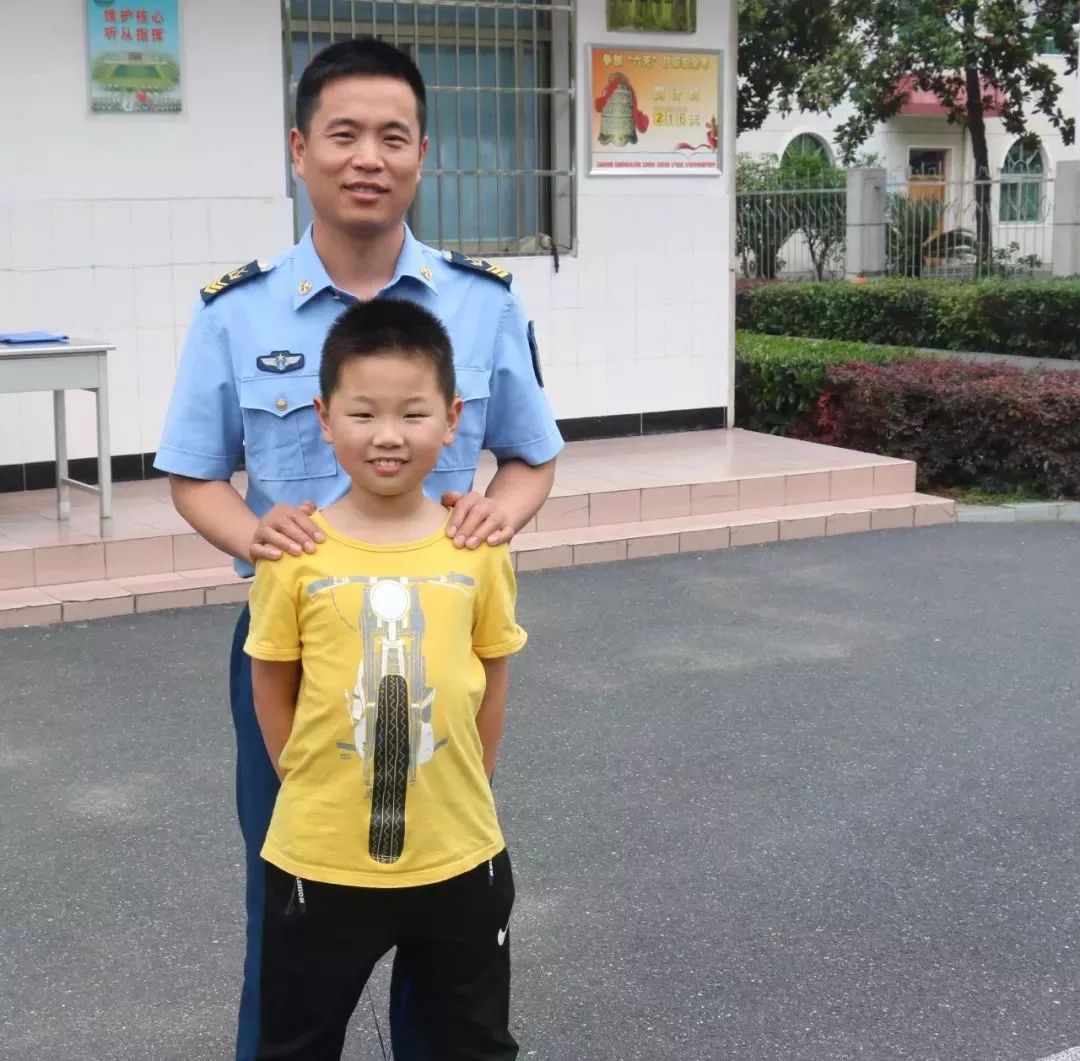 儿童节， 我们呼唤：对军娃的关爱多些，再多些！