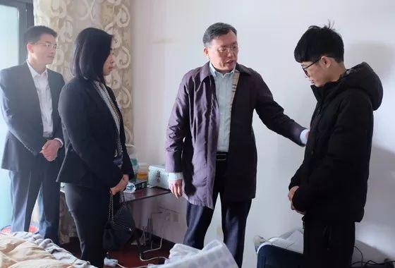 世界以痛吻我，我要报之以歌！90后小伙每天透析4次却捧出6项发明