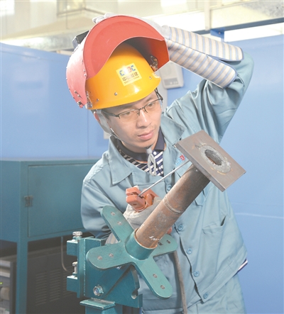 【中国梦·践行者】“焊王”刘仔才解决焊接领域的世界难题 获中国青年五四奖章