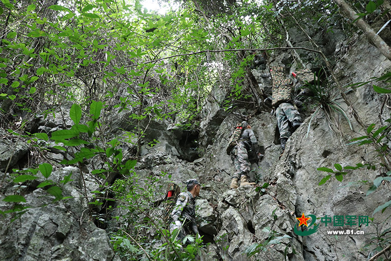 扫雷兵的约定｜走下雷场，给家人道一声平安