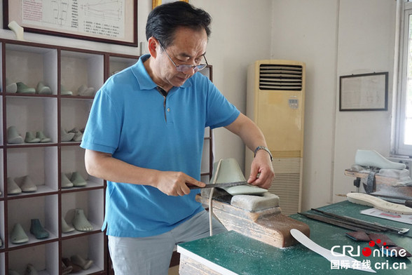 【中国梦 大国工匠篇】鞋楦大师陈国学：以匠心守初心 毫厘之间诠释工匠精神