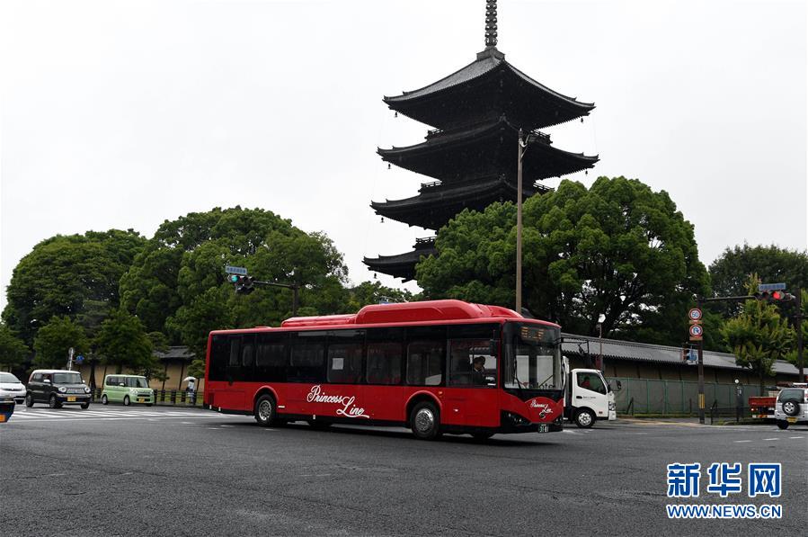 实拍日本京都街头的中国电动巴士（图）