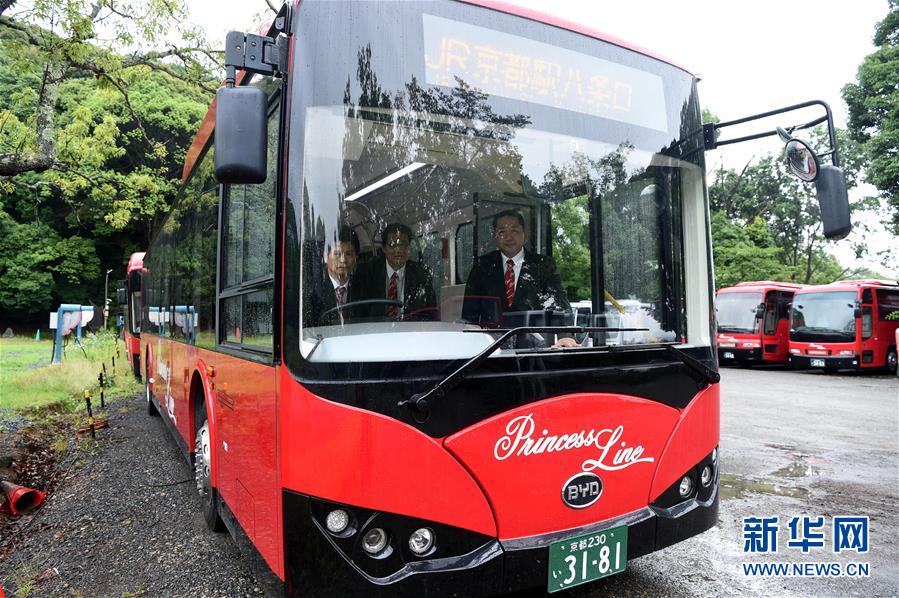 实拍日本京都街头的中国电动巴士（图）