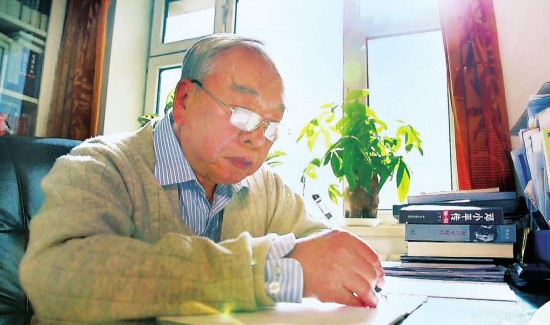 高高举起信仰的旗帜