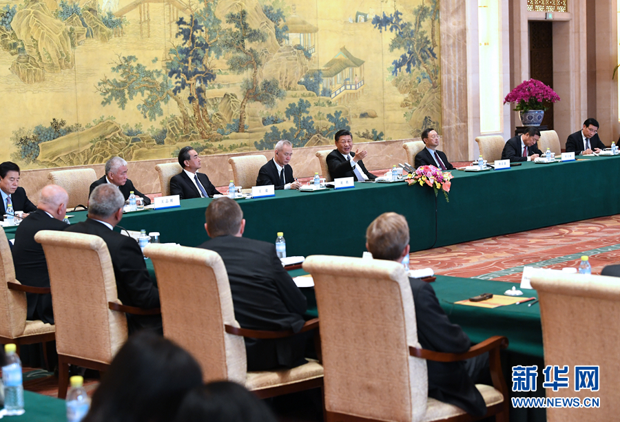 习近平会见出席“全球首席执行官委员会”特别圆桌峰会外方代表并座谈