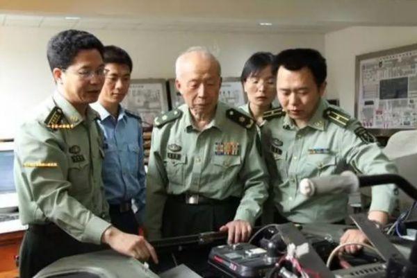 赤子心！妻子得不治之症，自己被查出患癌，生死边缘他的第一反应却是......