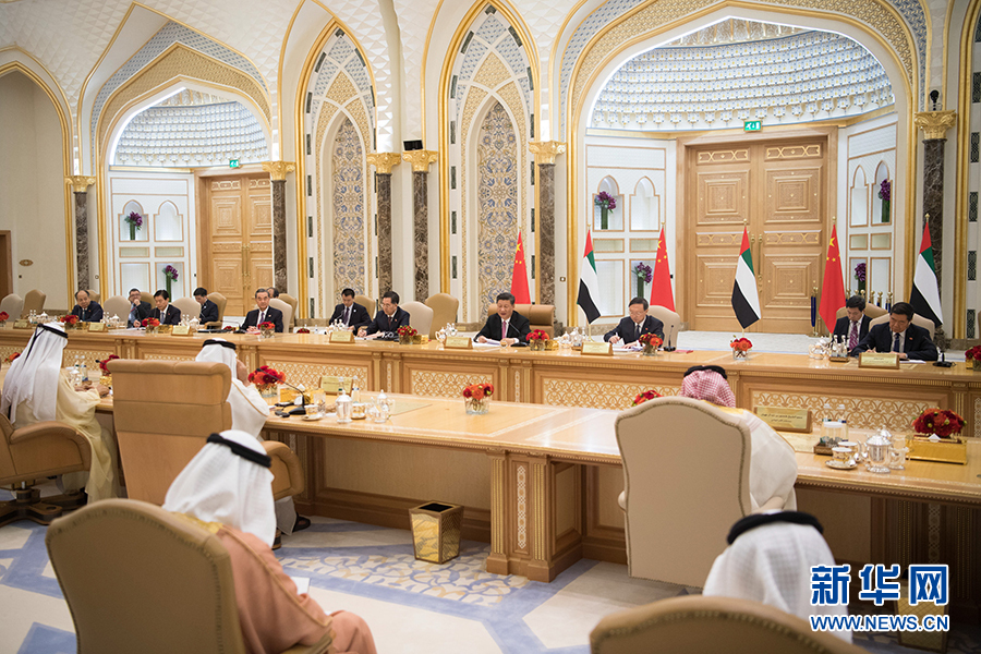 习近平同阿联酋副总统兼总理穆罕默德、阿布扎比王储穆罕默德举行会谈