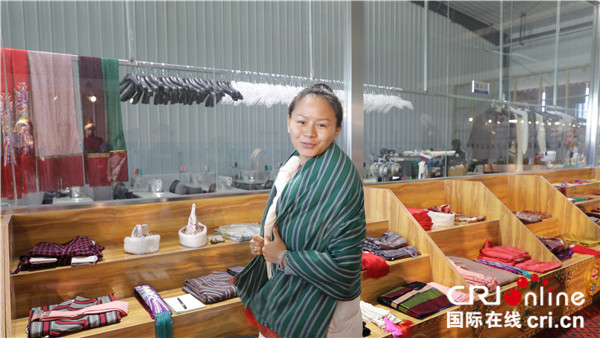 【脱贫攻坚在行动】留美藏族姑娘回乡创业，要把民族服饰推向世界