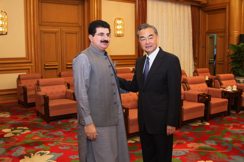 王毅会见巴基斯坦参议院主席桑吉拉尼