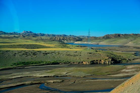 【新时代·幸福美丽新边疆】一路向西，大地苍茫：在新疆遇见S318省道