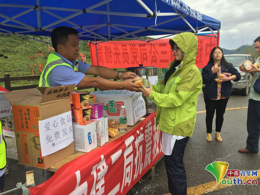 他们是奉献在高原的建筑工匠，九寨沟地震曾一天救助200人