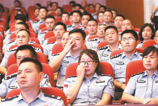 睹物思人！杨雪峰走了两个多月了 妻子仍不敢回家住
