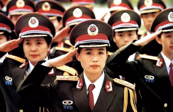 40年戎装风采：改革开放以来我军军服发展- 中国日报网