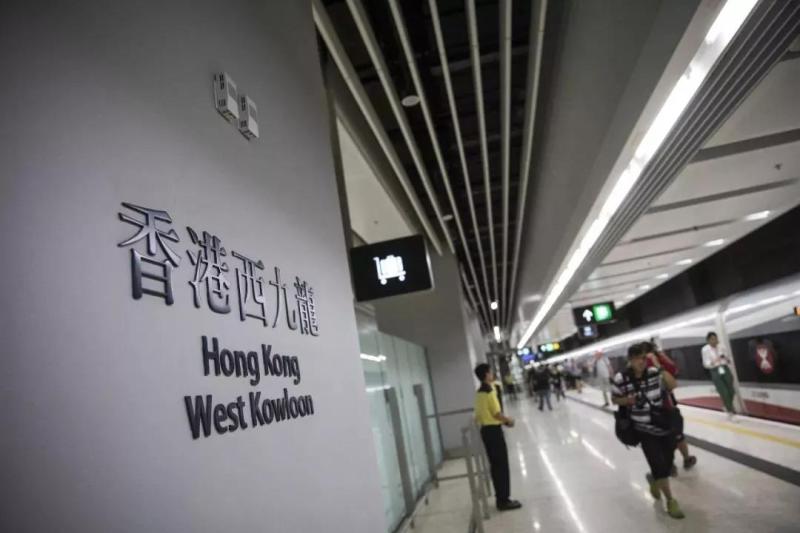 终于等到你！坐着高铁从香港→深圳只需14分钟，68块钱